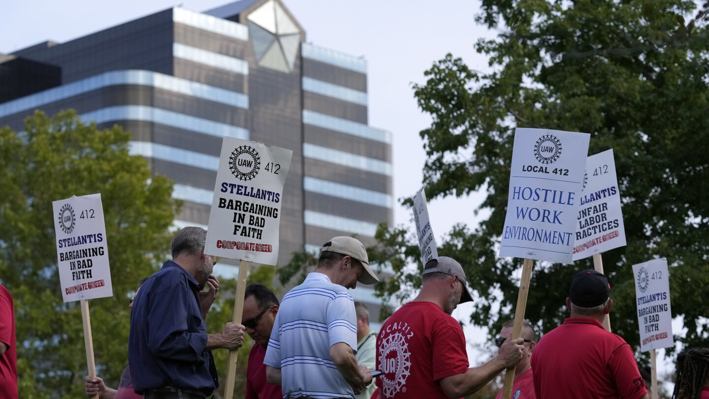 Strikes against automakers spread to 38 locations in 20 states, Stellantis and GM are targeted