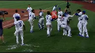 Mets' pitcher Walker disengages before a time-out is granted, leading to a 10th inning walk-off balk.