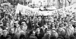 50 anos da Revolução dos Cravos: Quando a classe trabalhadora toma a dianteira | Opinião Socialista