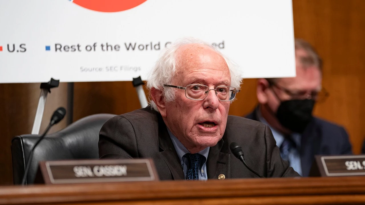 Bernie Sanders unveils 32-hour workweek bill