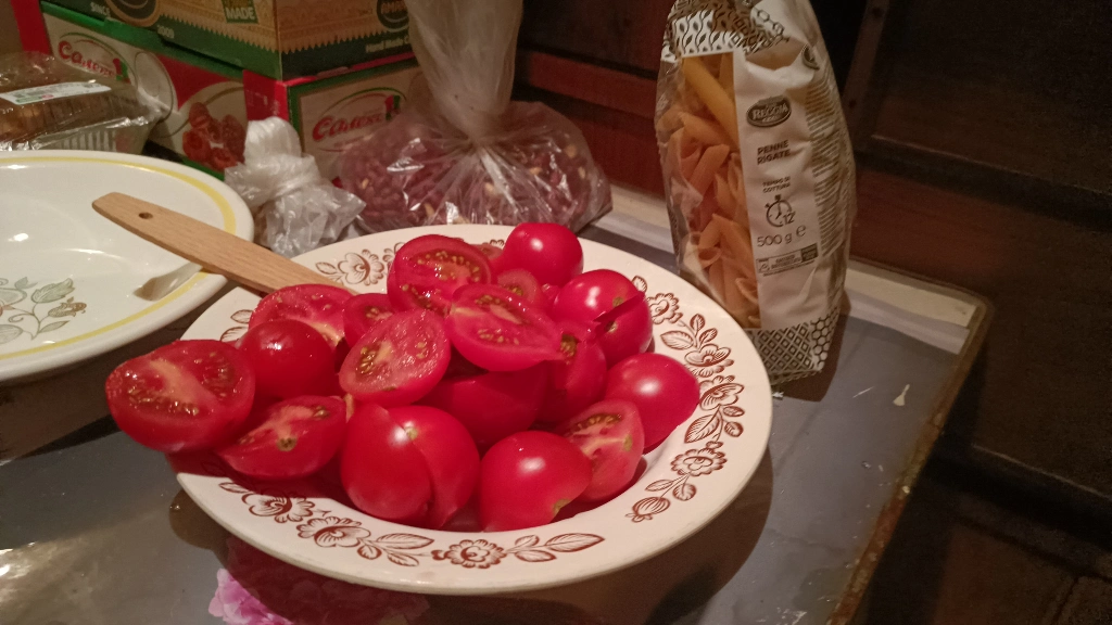 Washed tomatoes and pasta