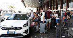 Tourist deluge, heatwave lay bare Italy's taxi shortage