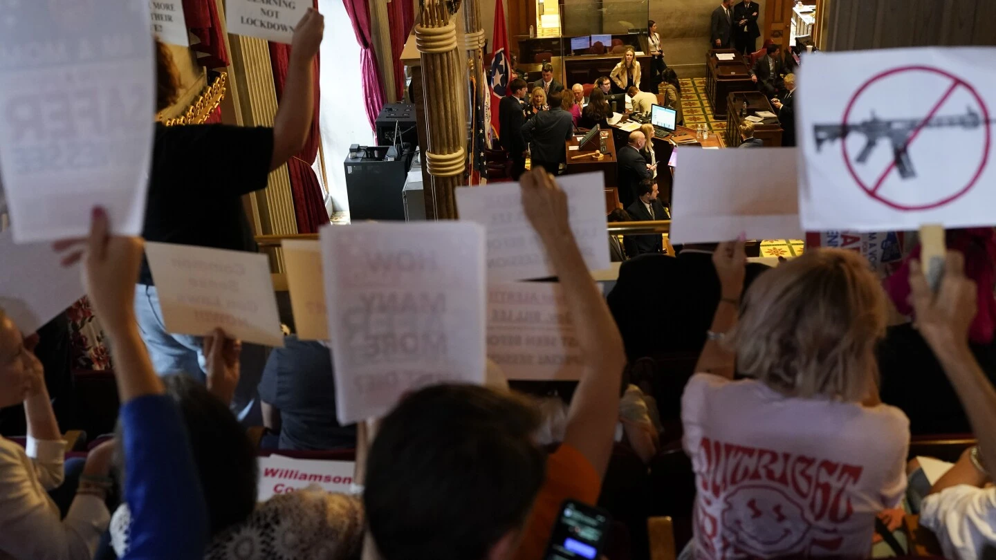 GOP silences 'Tennessee Three' Democrat on House floor for day on 'out of order' rule; crowd erupts