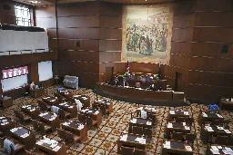Oregon lawmakers race to pass bills before legislative session ends this week