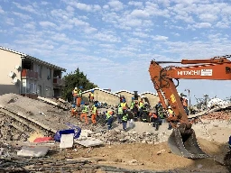Race to find 48 trapped construction workers