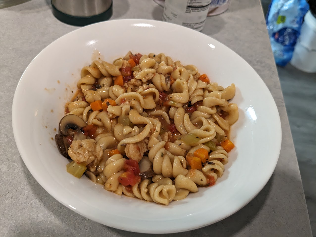 Soy curl (tvp), mushroom, tomato, carrot, celery pasta