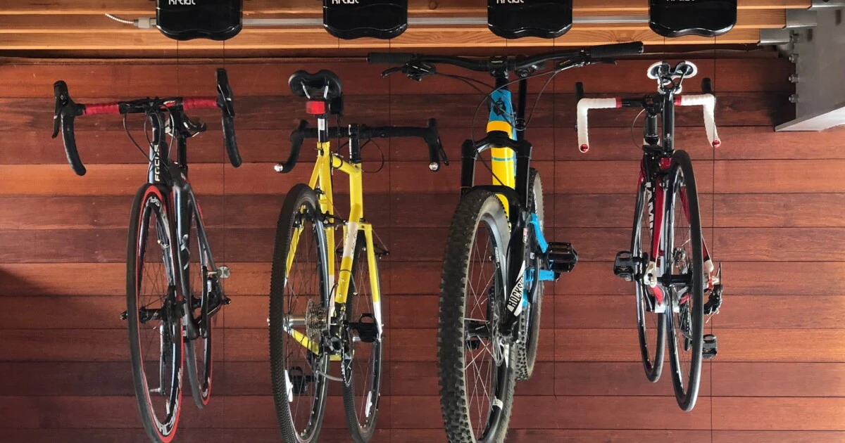 Crafty unpowered device raises the roof on bike storage