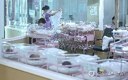 S. Korea continues natural fall in population amid record low births | Yonhap News Agency