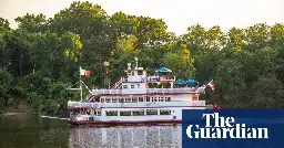 Large brawl in Alabama as people defend Black riverboat worker against white assailants