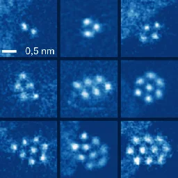 Physicists Capture Direct Images of Noble Gas Nanoclusters at Room Temperature | Sci.News