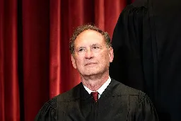 “Out of control”: Legal experts call for recusal, reform over Stop the Steal symbol at Alito home