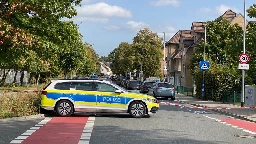 Mit Soft-Air-Waffe in Schule: Muss 14-Jähriger für Polizei-Großeinsatz in Osnabrück zahlen?