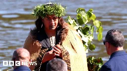 New Zealand: Māori king's daughter crowned as king buried