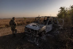 Video shows Russian soldiers using captured Ukrainians as shields