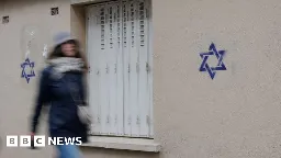 Paris graffiti recall 1930s antisemitism, says mayor