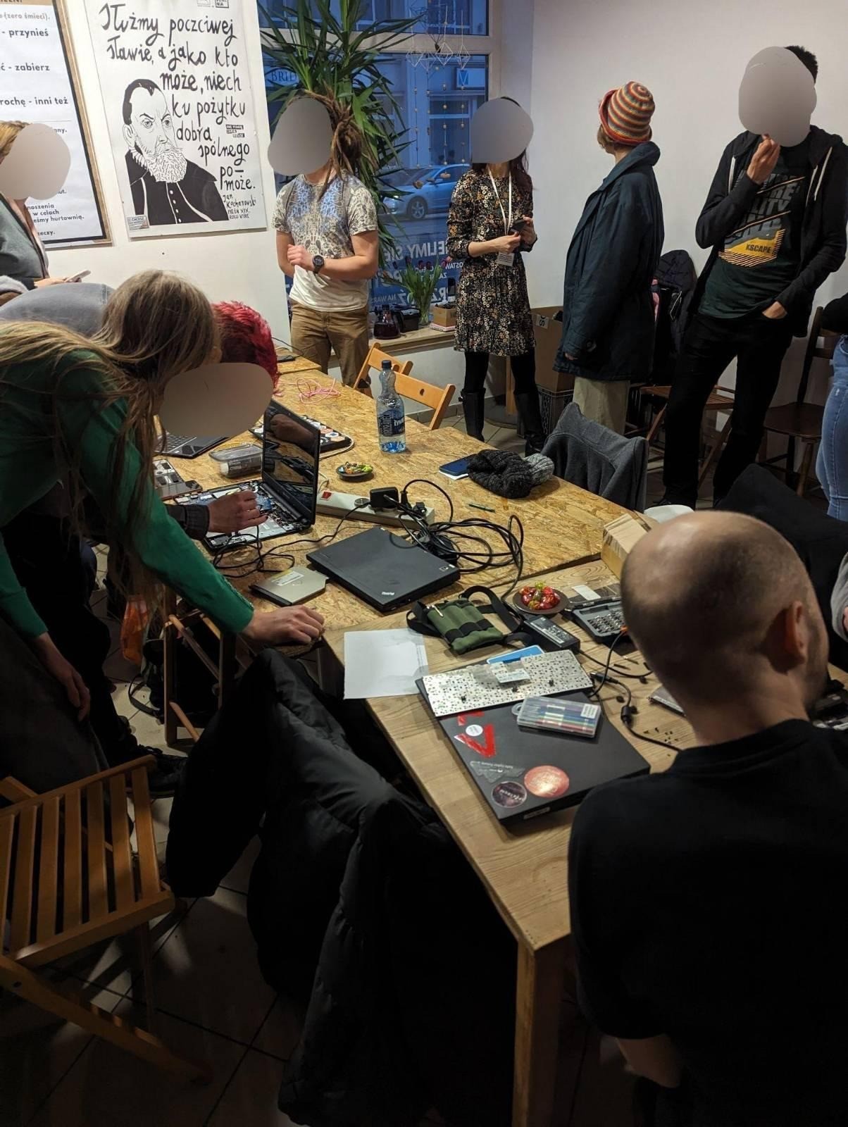 Knyfyrtel (Hackerspace Poznań) (@hspoz@fosstodon.org)