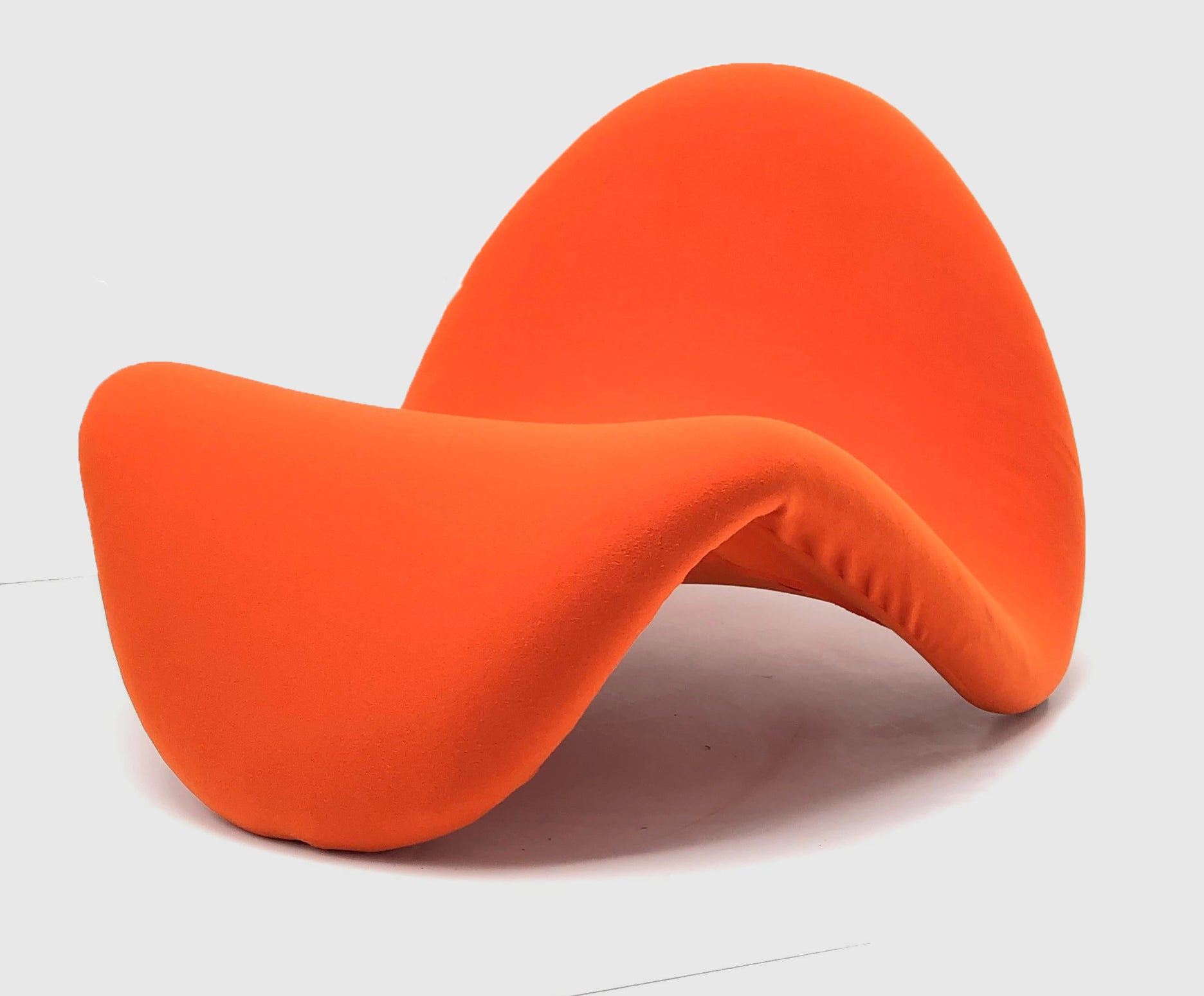 Pierre Paulin tongue chair, all one piece, no seams, an s shape on it's side.