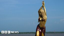 Huge Shakira statue unveiled in her hometown of Barranquilla