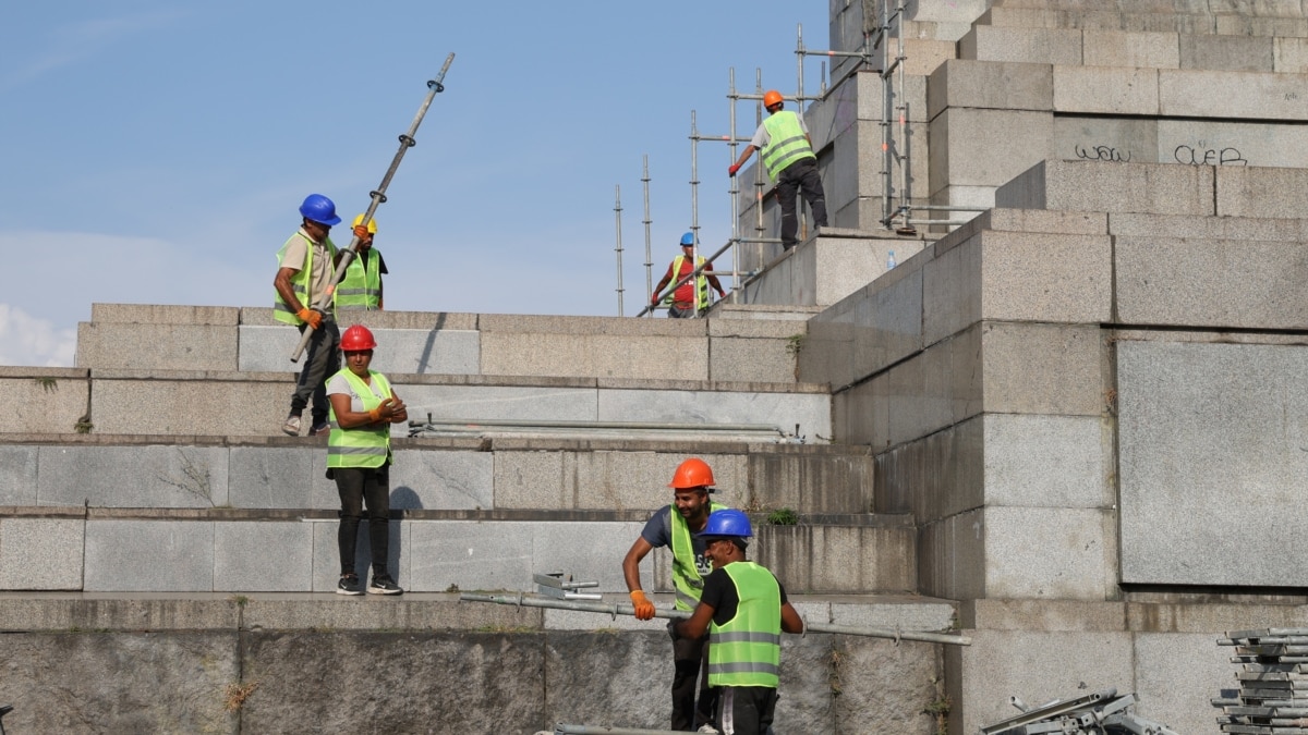 Областната управа издига скеле около Паметника на Съветската армия в София