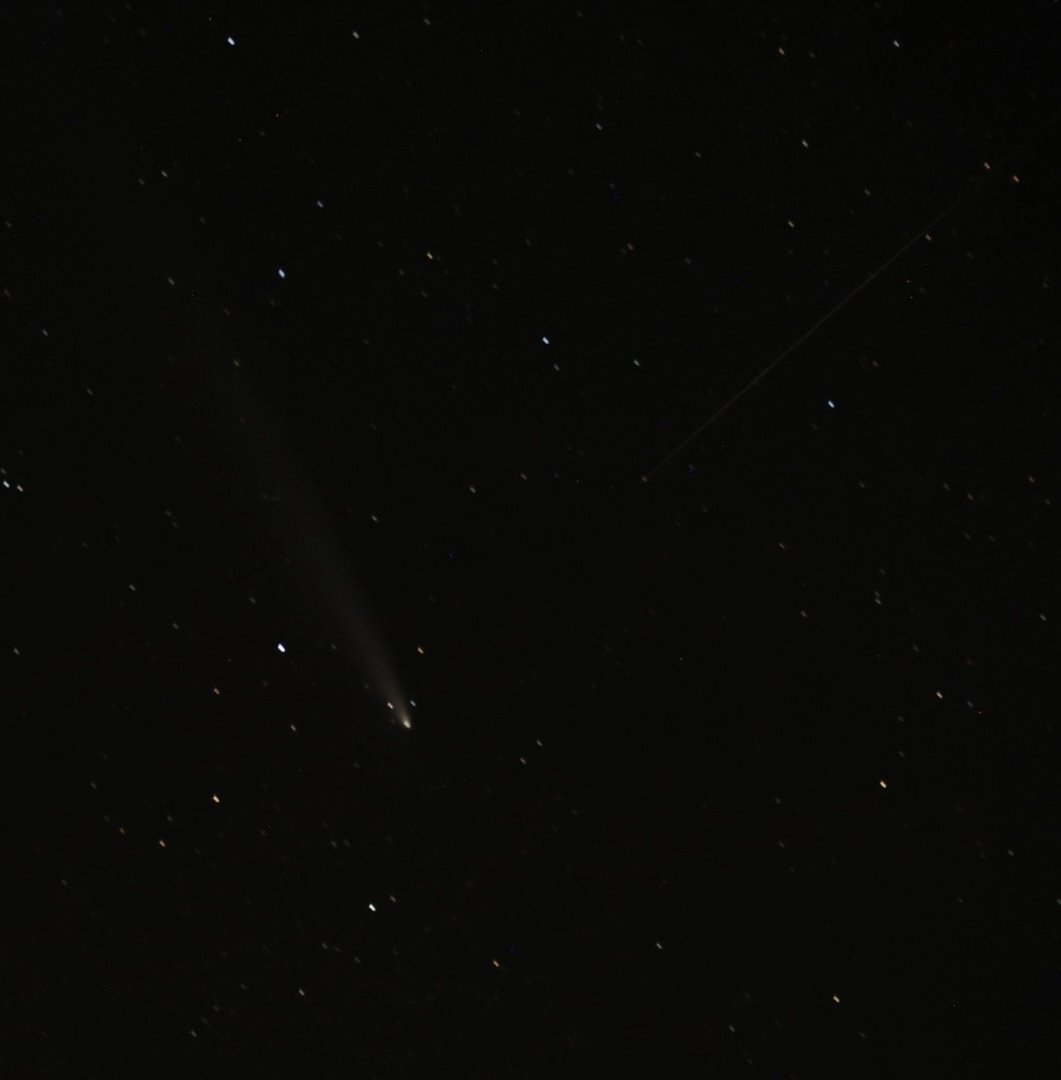 Comet with a side of shooting star