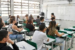 Tarcísio autoriza licitação que privatiza gestão de escolas