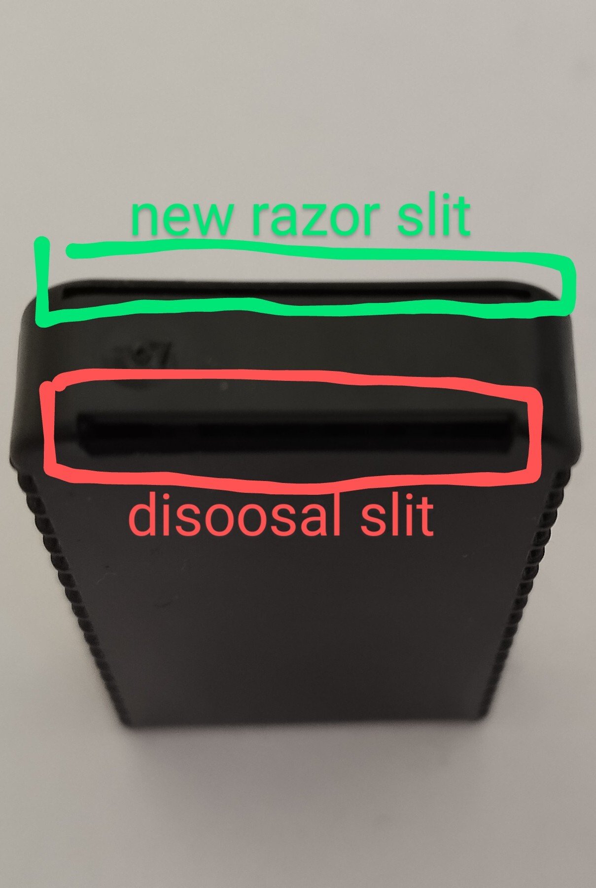 back view of razor package