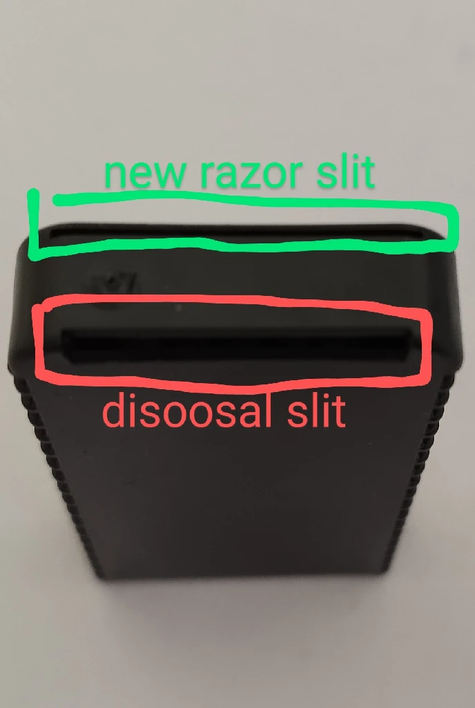 back view of razor package