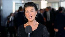 Wagenknecht fordert Verhandlungen mit Löwin: "Wir müssen Kleinmachnow notfalls abtreten"