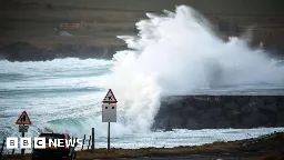 Storm Ashley: Warning as 'weather bomb' approaches Scotland