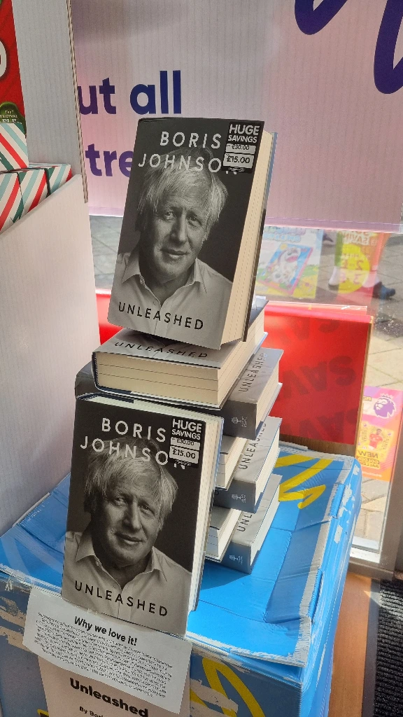 Boris Johnson&#39;s memoirs in a stack reduced from £30 to £15