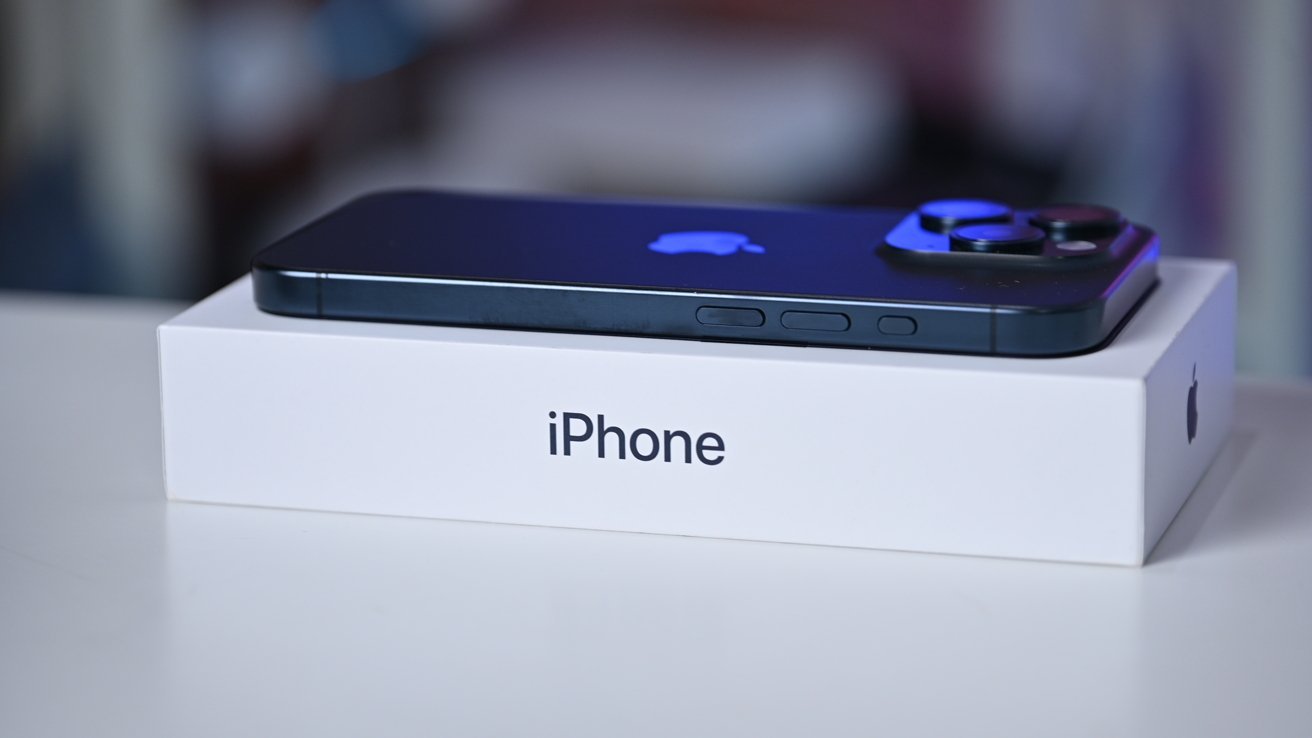 Apple wants to update iPhones in-store without opening the packaging