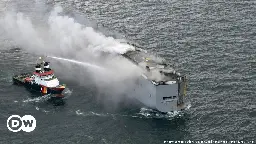 Burning ship off Dutch coast has more e-cars than thought – DW – 07/28/2023