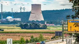 Ein Jahr Atomausstieg - Habeck verweist auf fallende Strompreise und sichere Versorgung - DIHK widerspricht