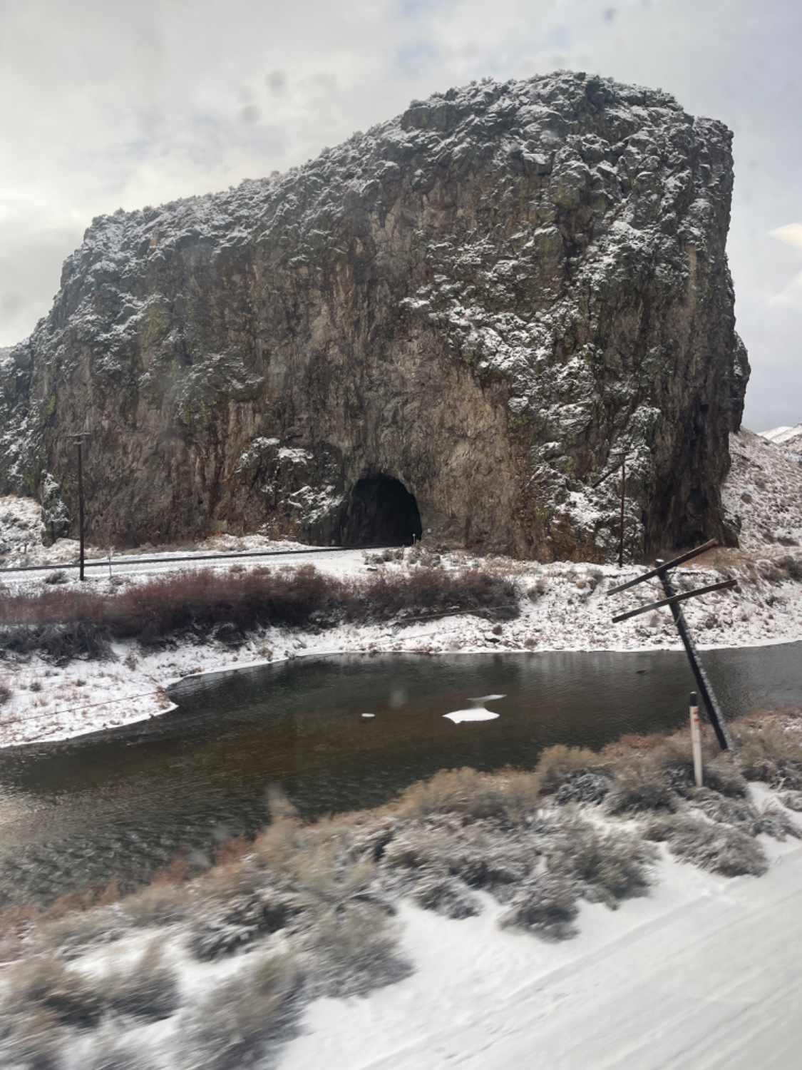 Train tunnel on Homboldt river near Palisade, Nevada [OC]