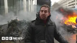 Brussels: Farmers protest leaves streets in chaos
