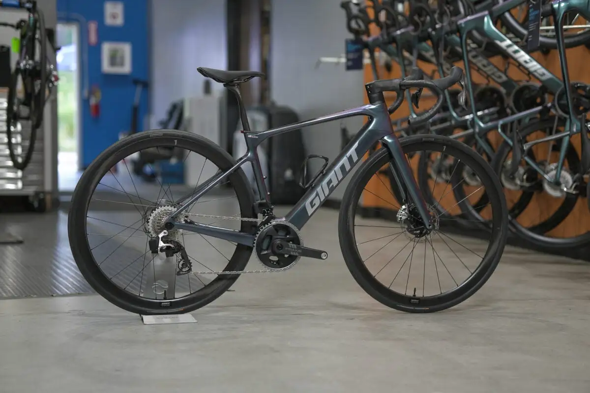 First Ride: The Giant Defy E+ Road Bike Adds a Whole Lot of Pace