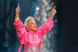 Singer P!nk will give away banned books at 2 Florida concerts