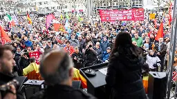 Wolfsburg: 6.000 Menschen demonstrieren gegen Rechtsextremismus