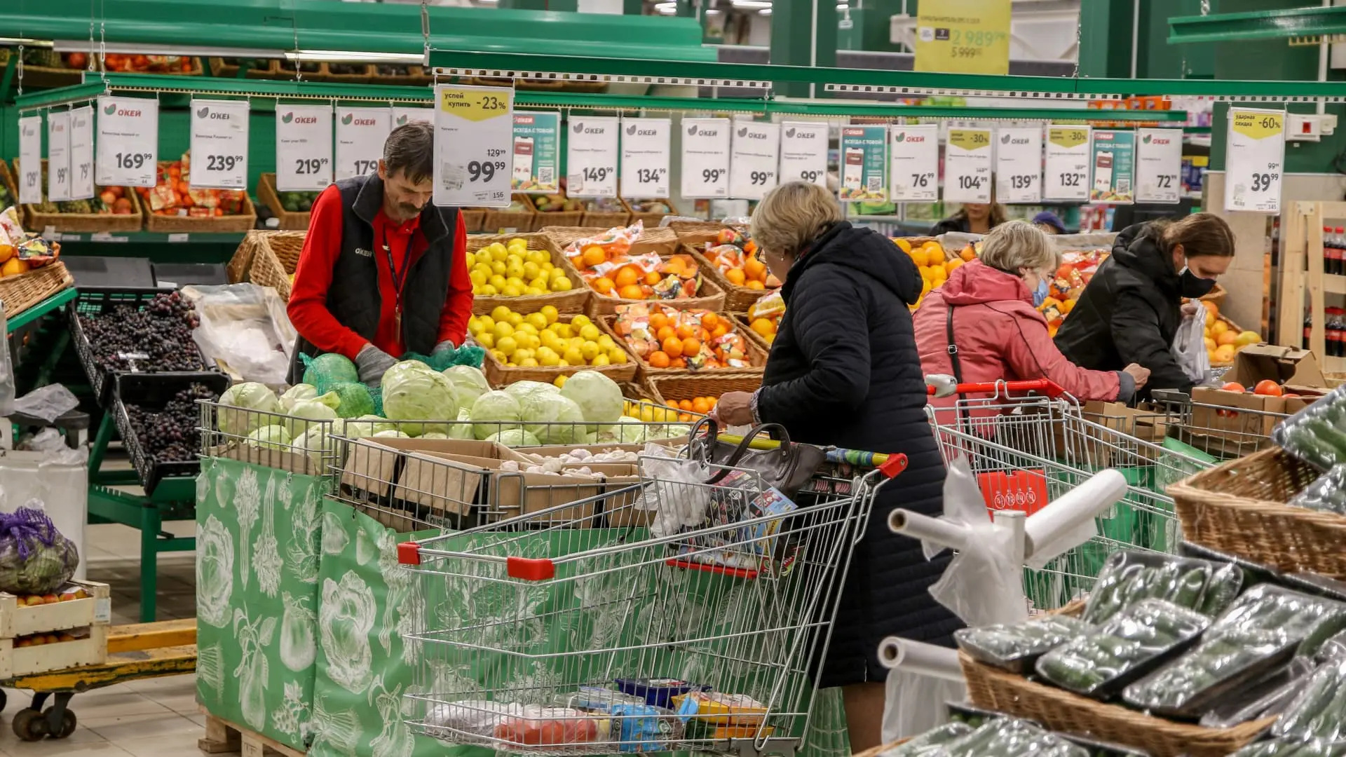 Russian food prices are soaring — but no one dares blame Putin and the war