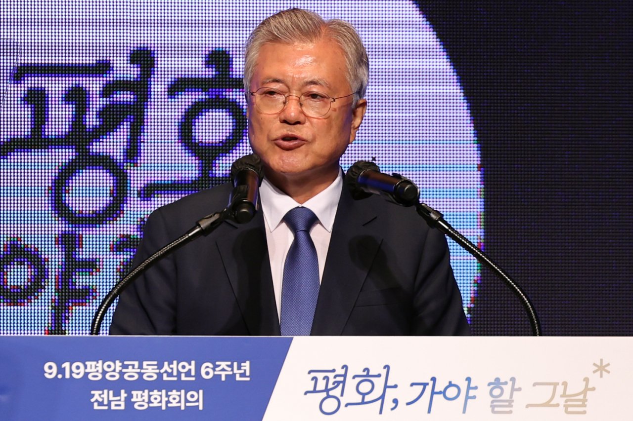 Ex-President Moon accuses Yoon gov't of creating 'most dangerous' state since Korean War