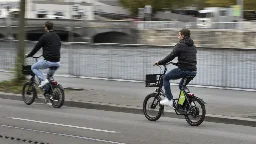 Around half of cyclists wear a helmet in Switzerland