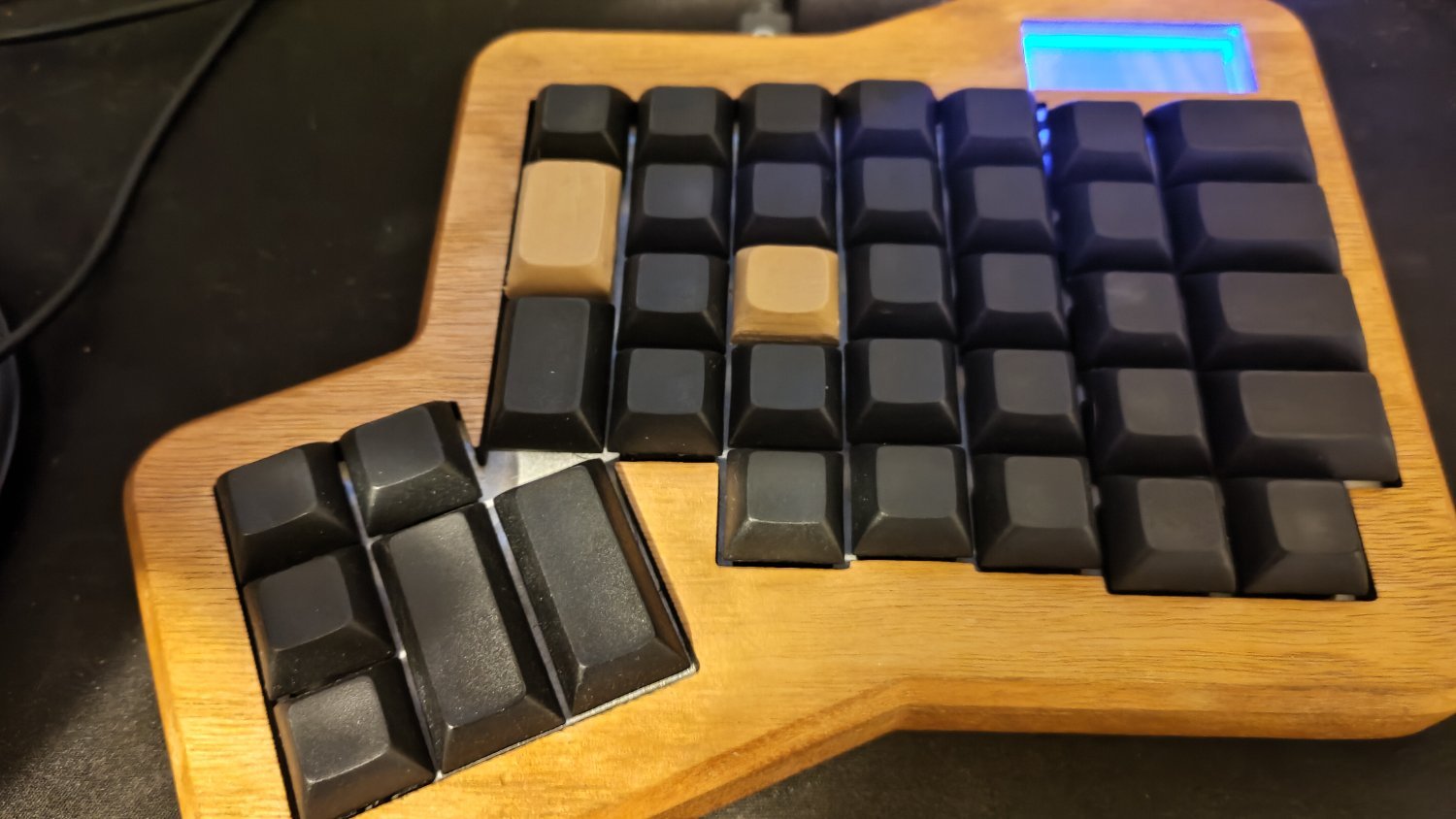 keyboard without letters or numbers on its keycaps
