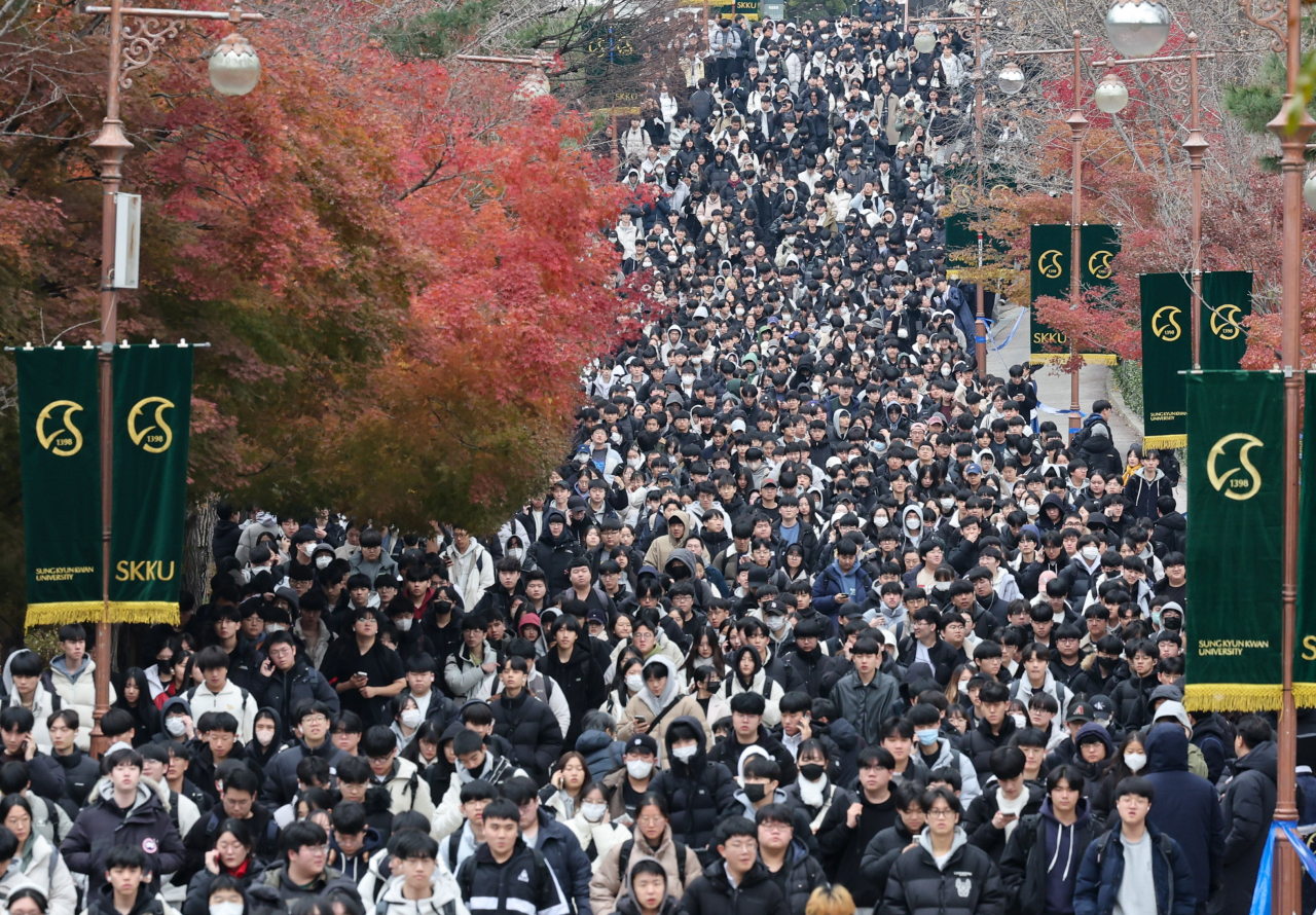 Seoul vs. the rest: University pyramid crumbling at the bottom