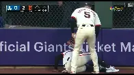 [Highlight] Luis Matos robs home run with a spectacular grab and hangs on after colliding with the wall