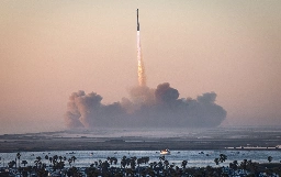 Starship/Super Heavy lifts off on second flight