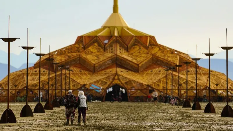 1 death reported at Burning Man while festival attendees remain stuck in the Nevada desert from heavy rains | CNN