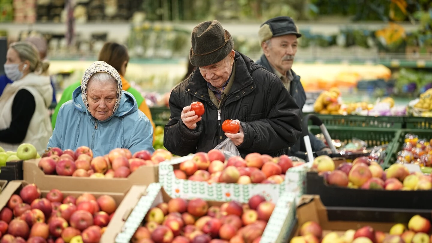 Russian consumers feel themselves in a tight spot as high inflation persists