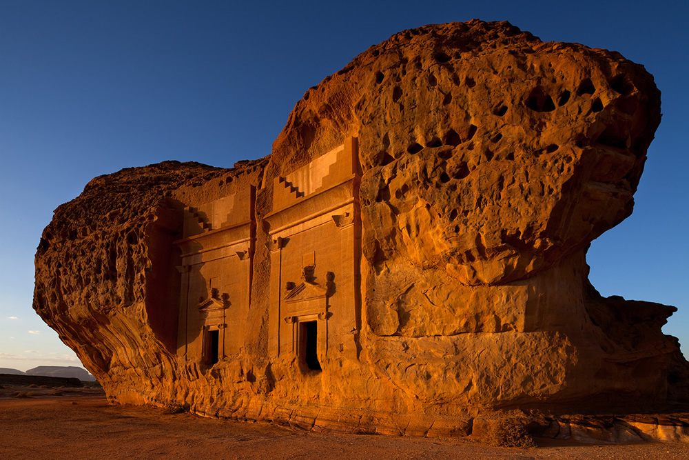 Image: Hegra, Saudi Arabia. Ruins like that are scattered all around Athas, just waiting to be re-discovered, providing the players decide to explore "that weird looking rock".