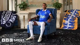 Everton: Ashley Young signs on free transfer