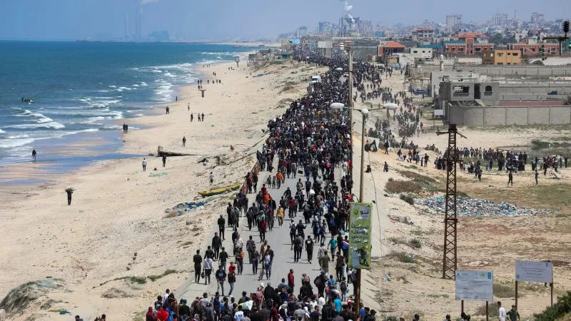 Thousands of Palestinians attempt to return home to northern Gaza, but face Israeli fire | CNN